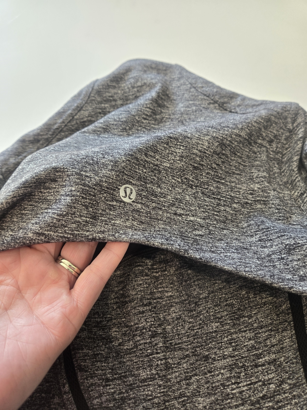 EUC- lululemon Define Special Edition Jacket Wing Mesh Heathered Black Size 6 - Picture 8 of 10